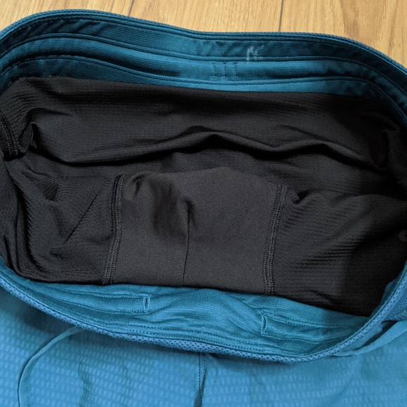 Lululemon blue men's shorts - Picture 7 of 8